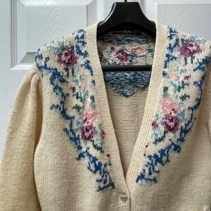 Vintage Outback Red Women's Medium Floral Cardigan Sweater 100% Wool Knit